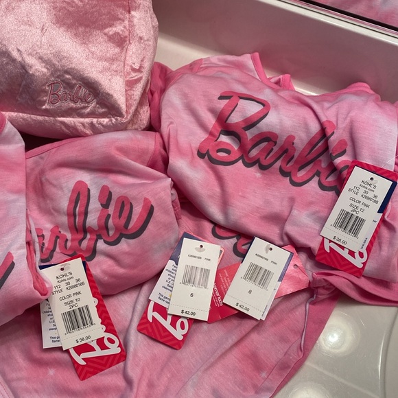 Barbie pajamas size 10 and pillow purse - Picture 13 of 13